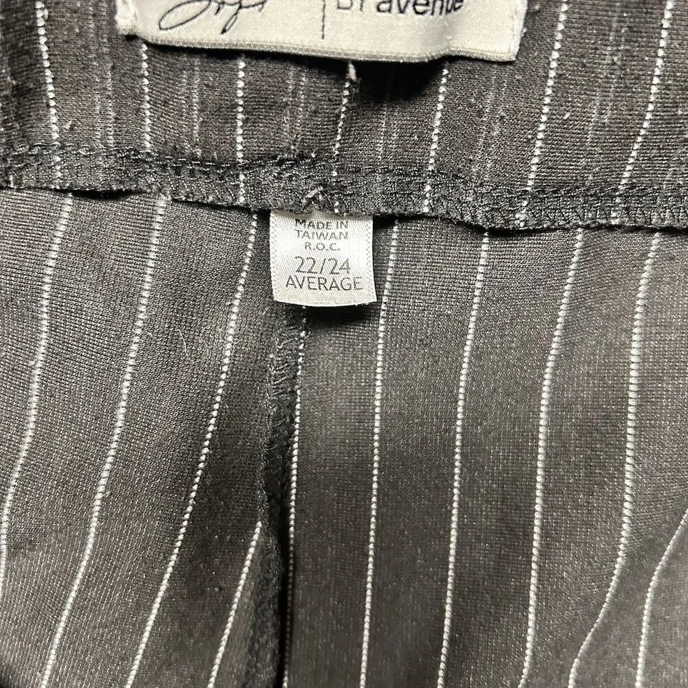Soft by Avenue Women’s Pinstripe Pants Size 22/24 Black Pull On Career Plus - Picture 6 of 8